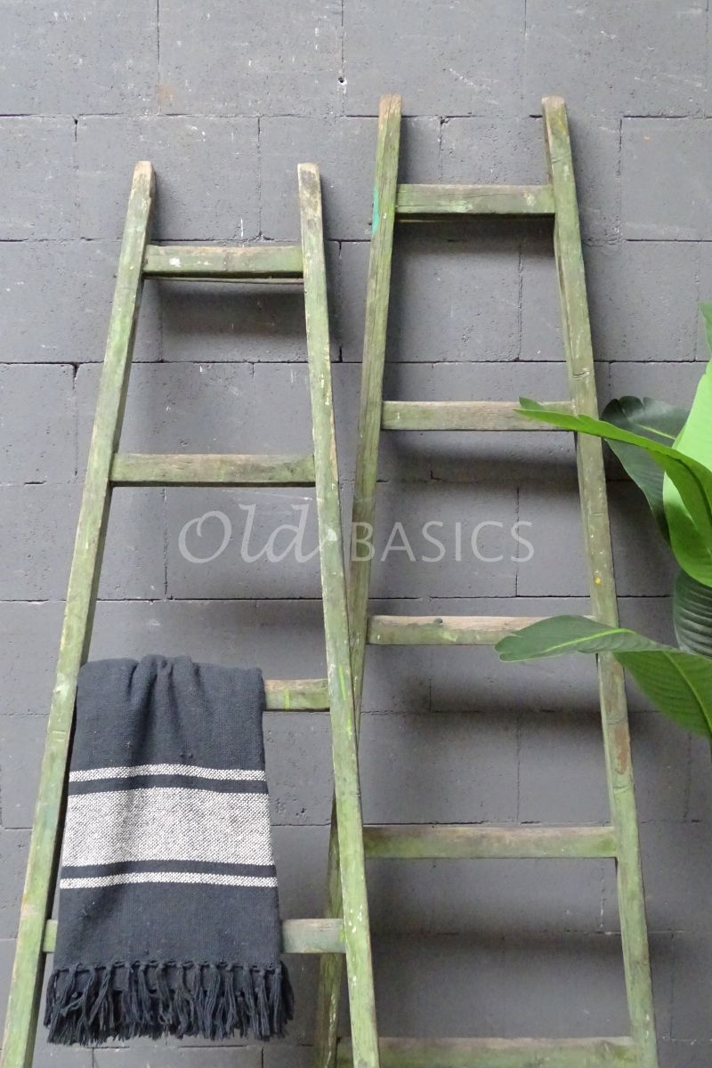 Detail van Houten ladder, groen, materiaal hout